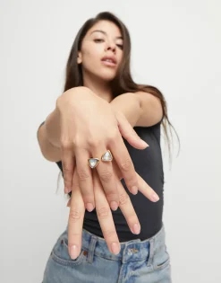 Anillo bañado en 18k con dos cristales multicolor triangular