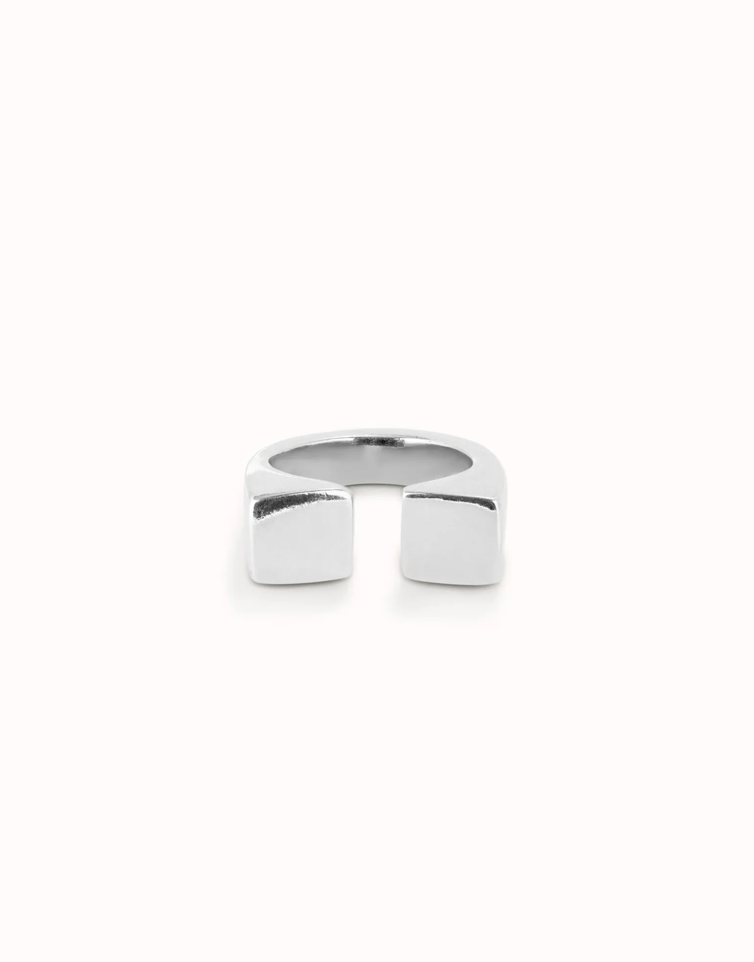 Anillo bañado en plata de ley con forma cuadrada