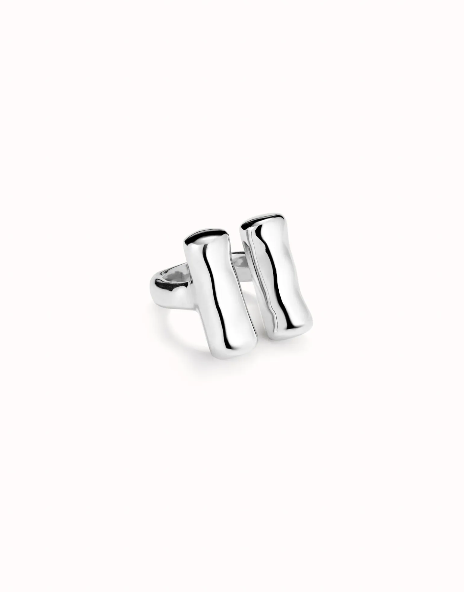 Anillo bañado en plata de ley con dos tubos verticales