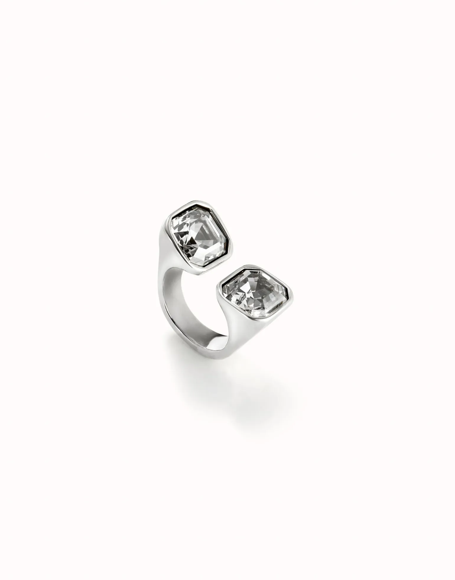 Anillo bañado en plata de ley con cristal blanco