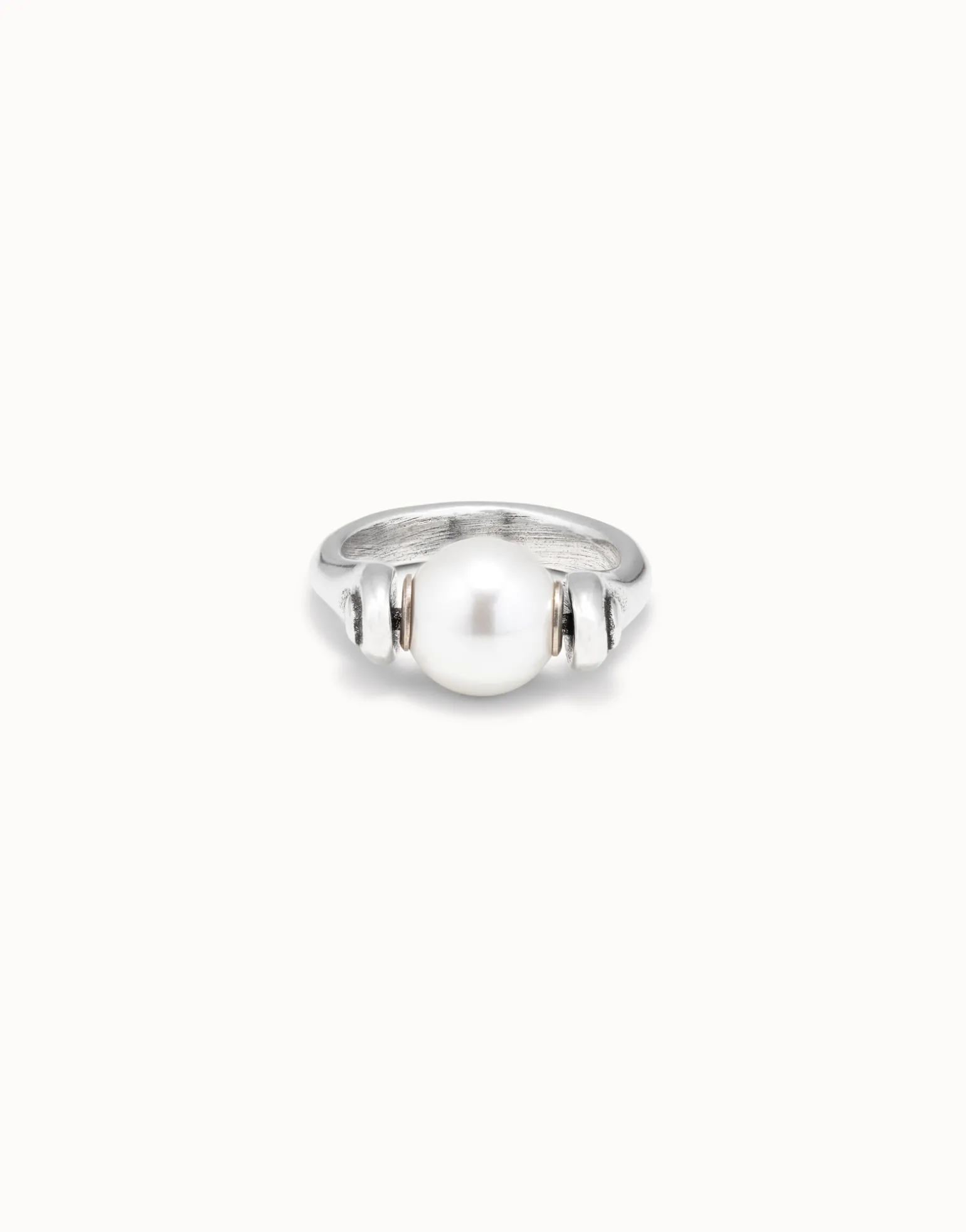 Anillo bañado en plata de ley con perla