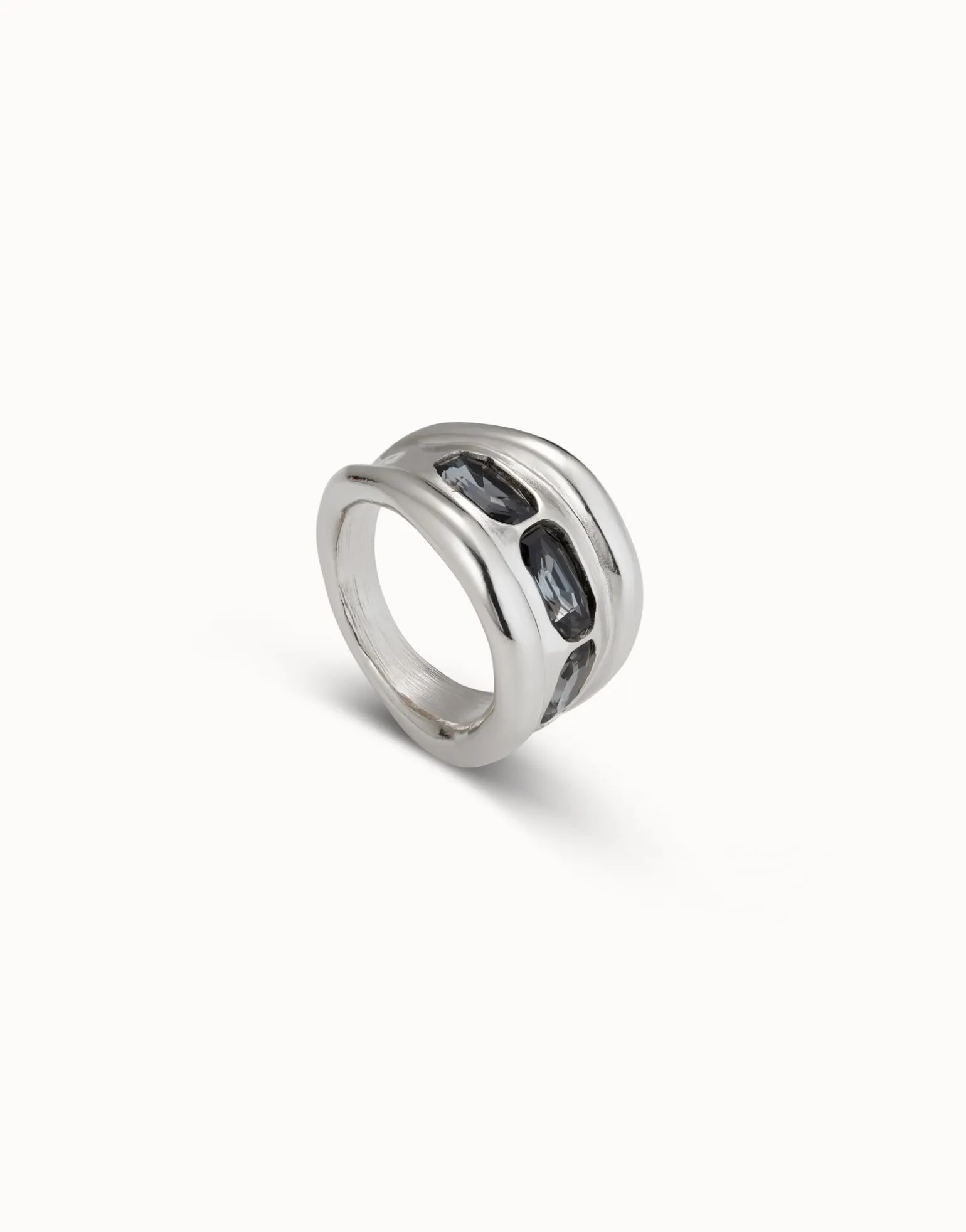Anillo bañado en plata de ley y 3 cristales grises
