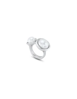 Anillo bañado en plata de ley y dos perlas de distinto tamaño