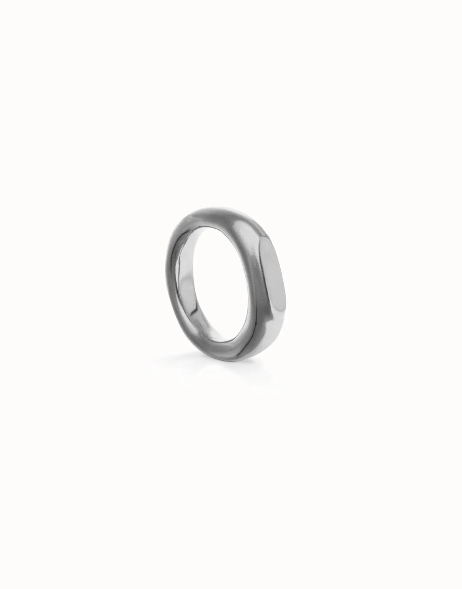 Anillo geométrico bañado en plata de ley
