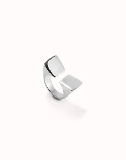 Anillo geométrico bañado en plata de ley con forma cuadrada grande