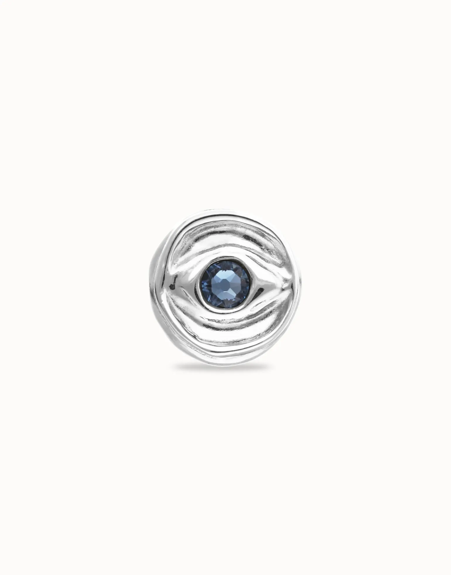 Anillo tipo sello en plata de ley y forma de ojo con cristal facetado azul