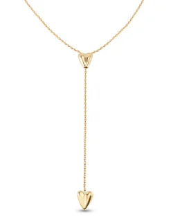 Cadena bañada en oro 18k con dos corazones, uno ajustable en el centro.