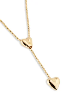 Cadena bañada en oro 18k con dos corazones, uno ajustable en el centro.