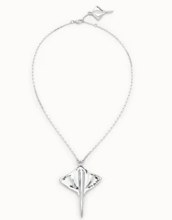 Colgante de cadena corta bañado en plata y figura mantarraya