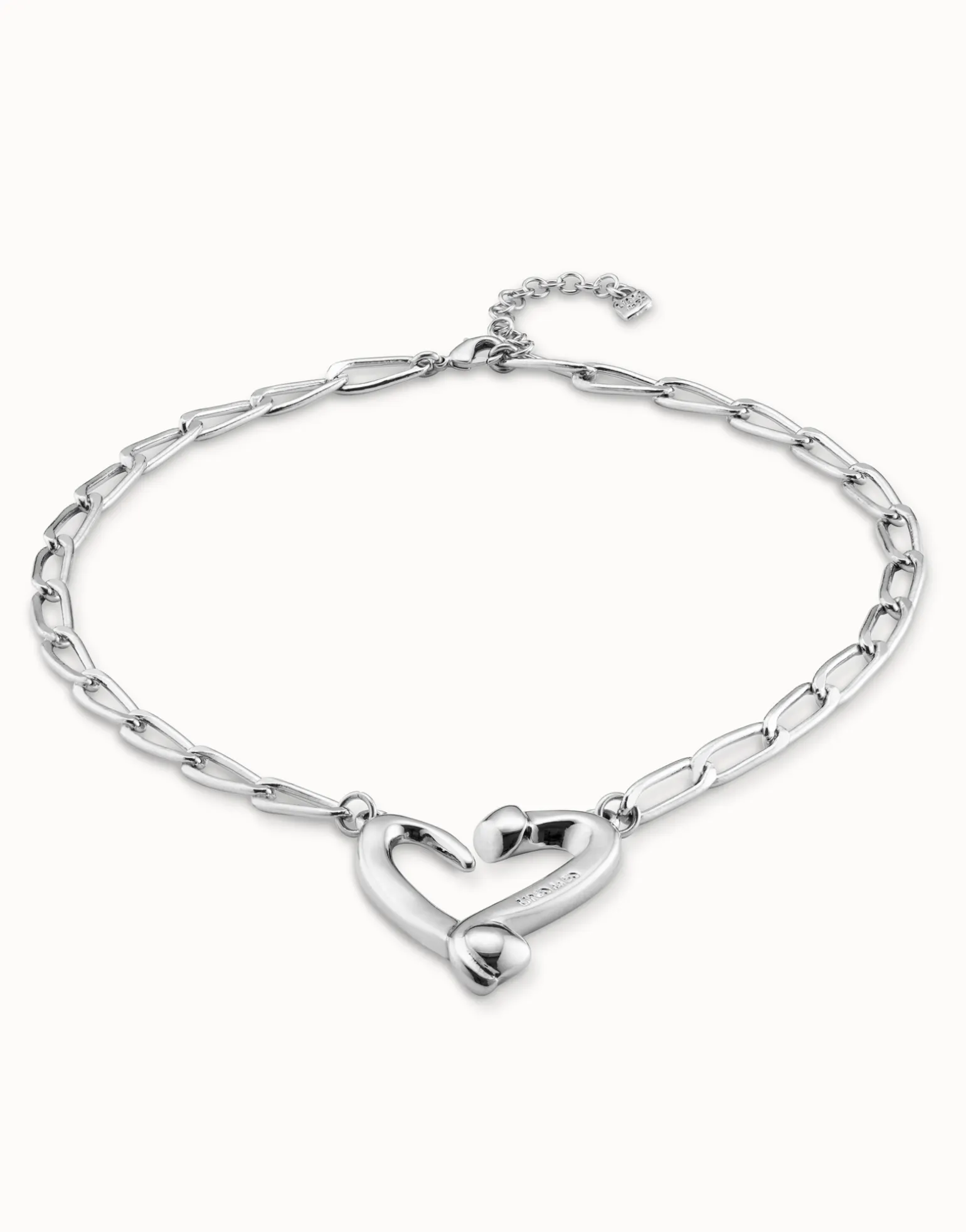Colgante de plata de ley de eslabones y corazón