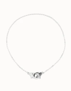 Collar bañado en plata con detalle de mosquetón entrelazado
