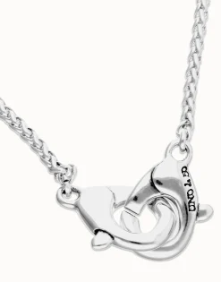 Collar bañado en plata con mosquetón entrelazado