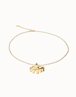 Collar corto bañado en oro 18k con detalle de ojo pequeño