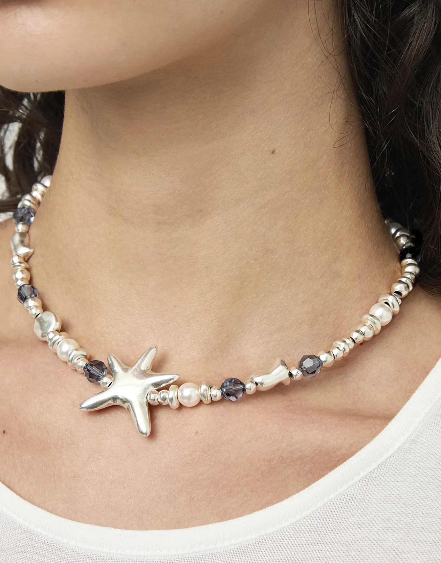 Collar corto bañado en plata con cristales y estrella de mar grande