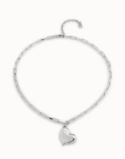 Collar corto bañado en plata de ley, cadena de eslabones medianos y corazón mediano