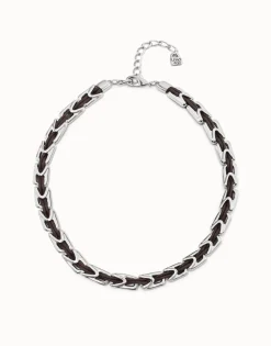 Collar corto de cuero y eslabones bañados en plata de ley