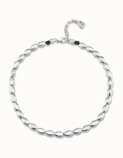 Collar de cuentas ovaladas bañadas en plata de ley.