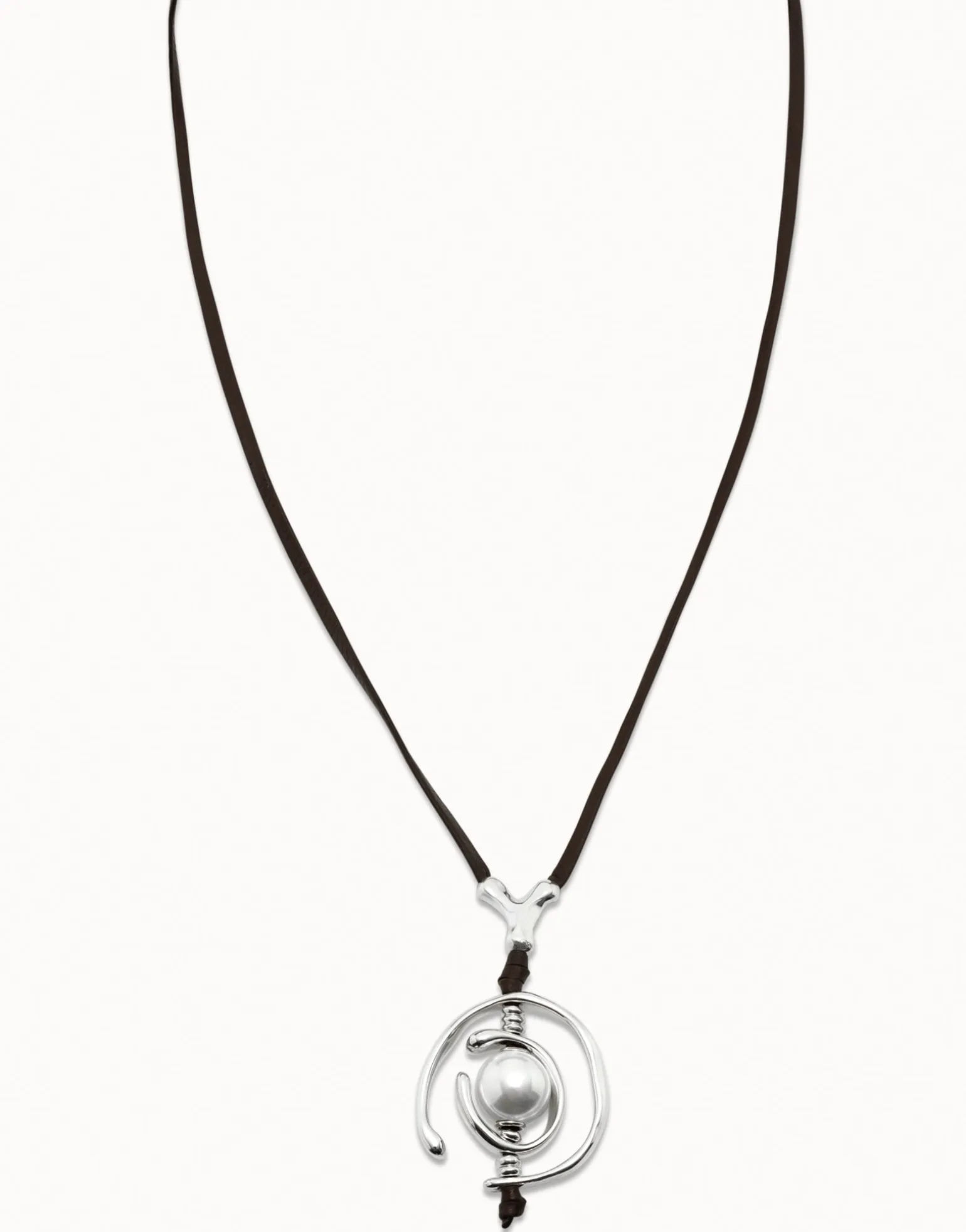 Collar de cuero y perla bañado en plata de ley mujer
