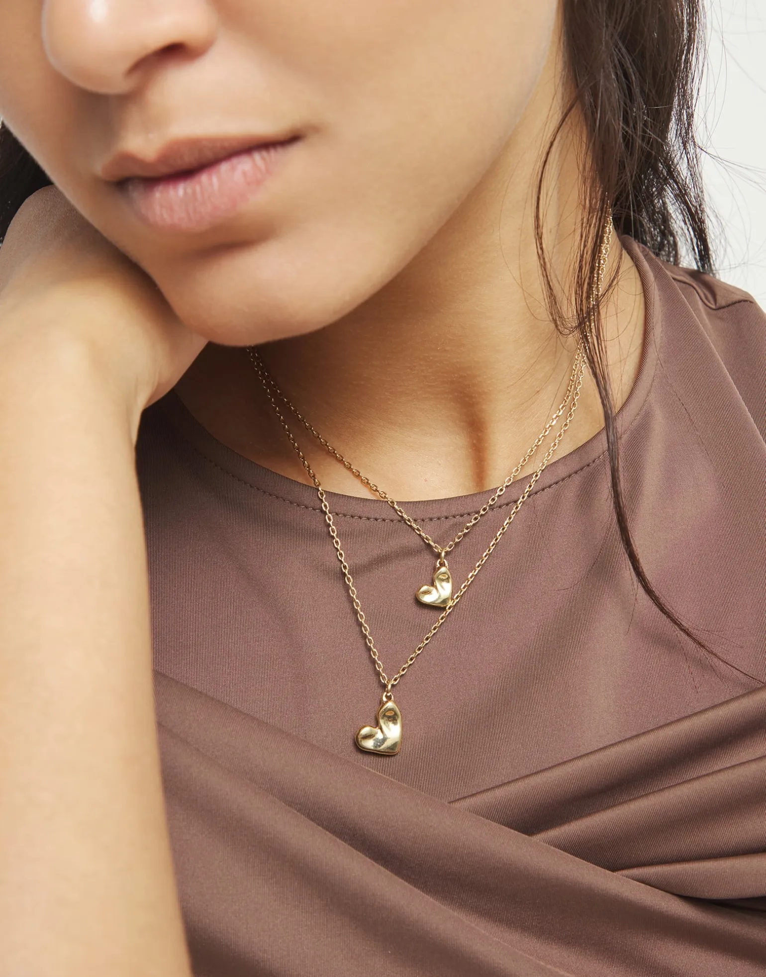 Collar doble bañado en oro 18k con dos corazones