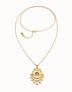 Collar largo bañado en oro 18k con detalle de ojo y cristal facetado verde