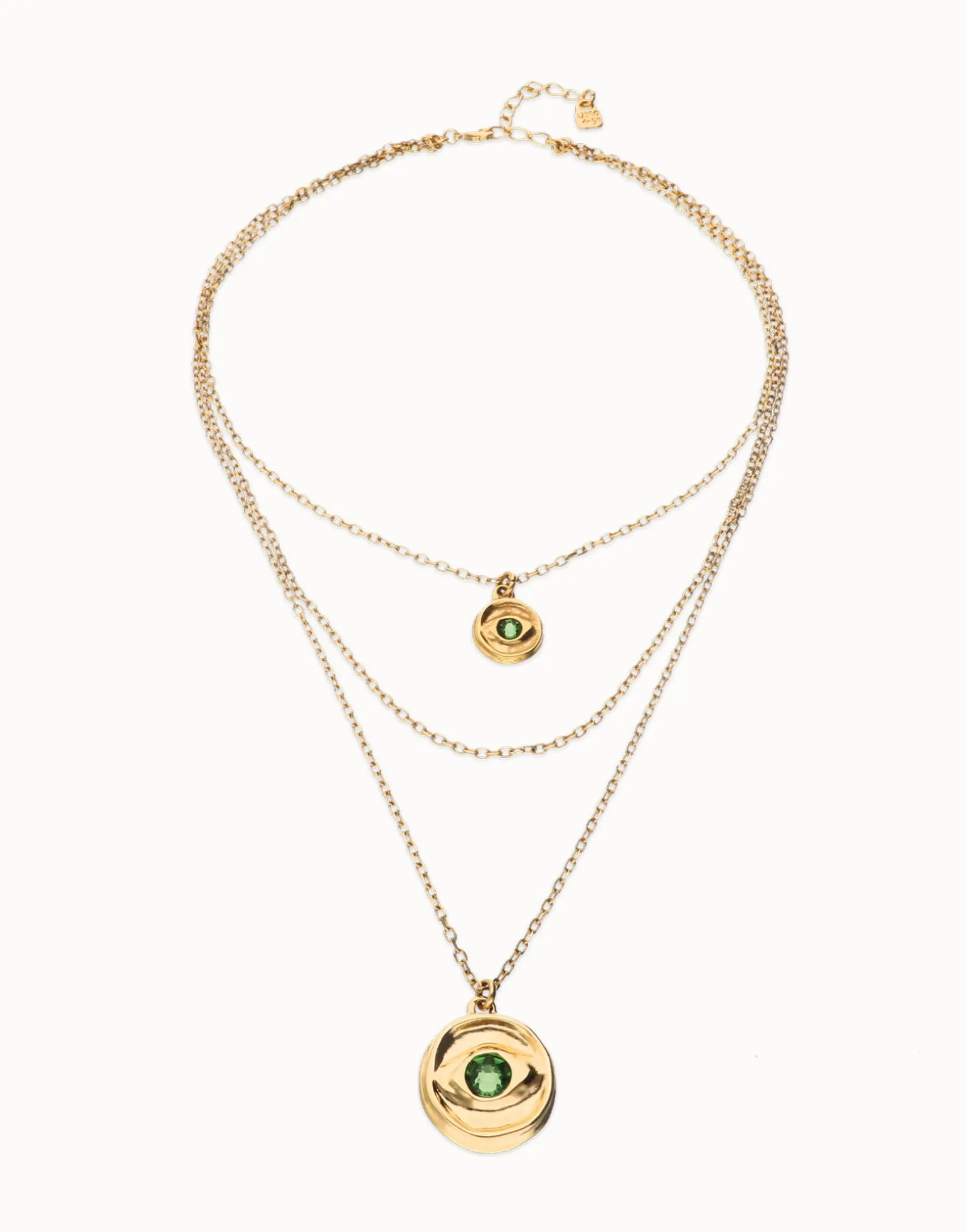 Collar triple bañado en oro 18k con charms de ojo y cristal facetado verde