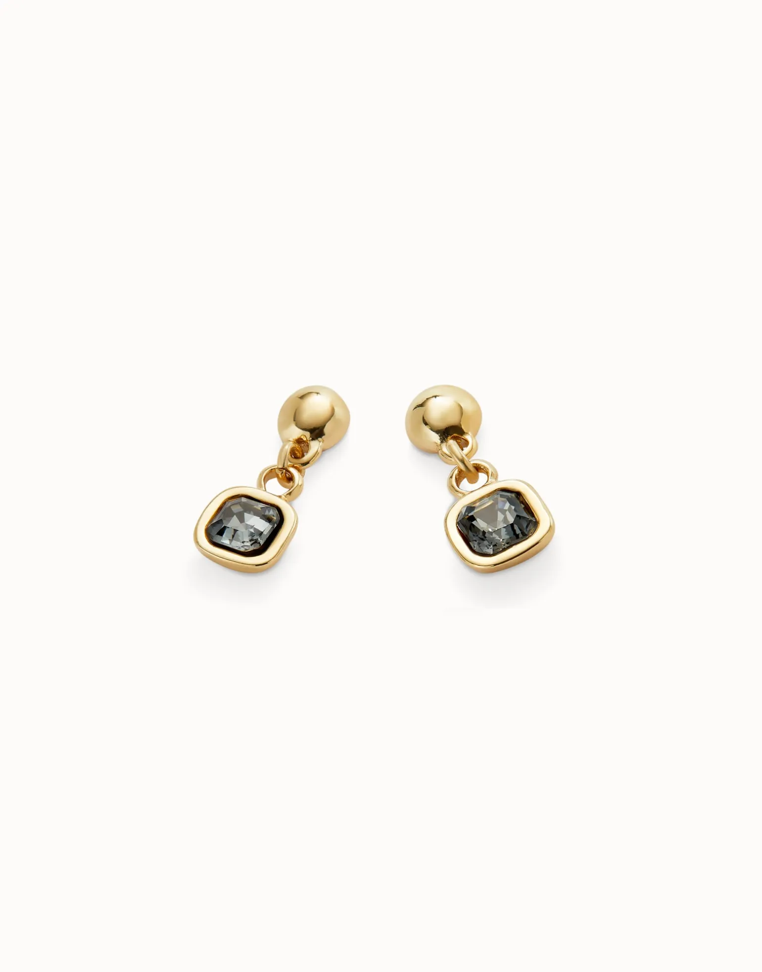 Pendientes bañados en oro 18k con cristal colgante negro