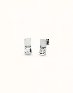 Pendientes bañados en plata de ley con forma rectangular y cristal blanco
