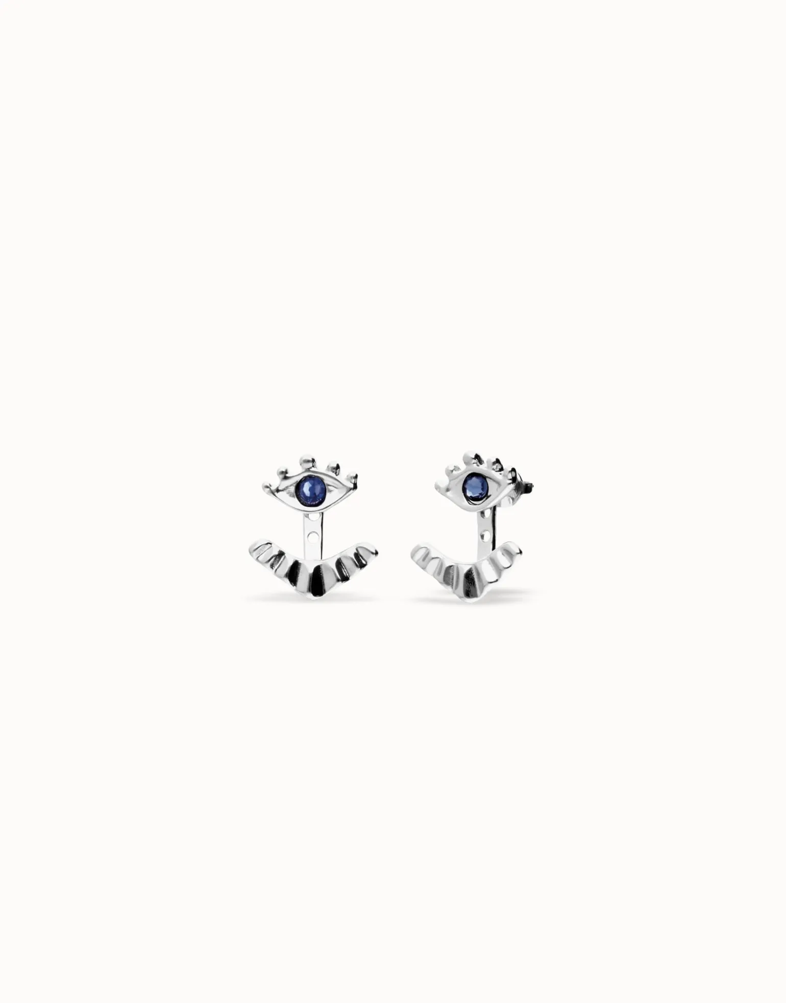Pendientes bañados en plata en forma de ojo con pestañas y cristal facetado azul