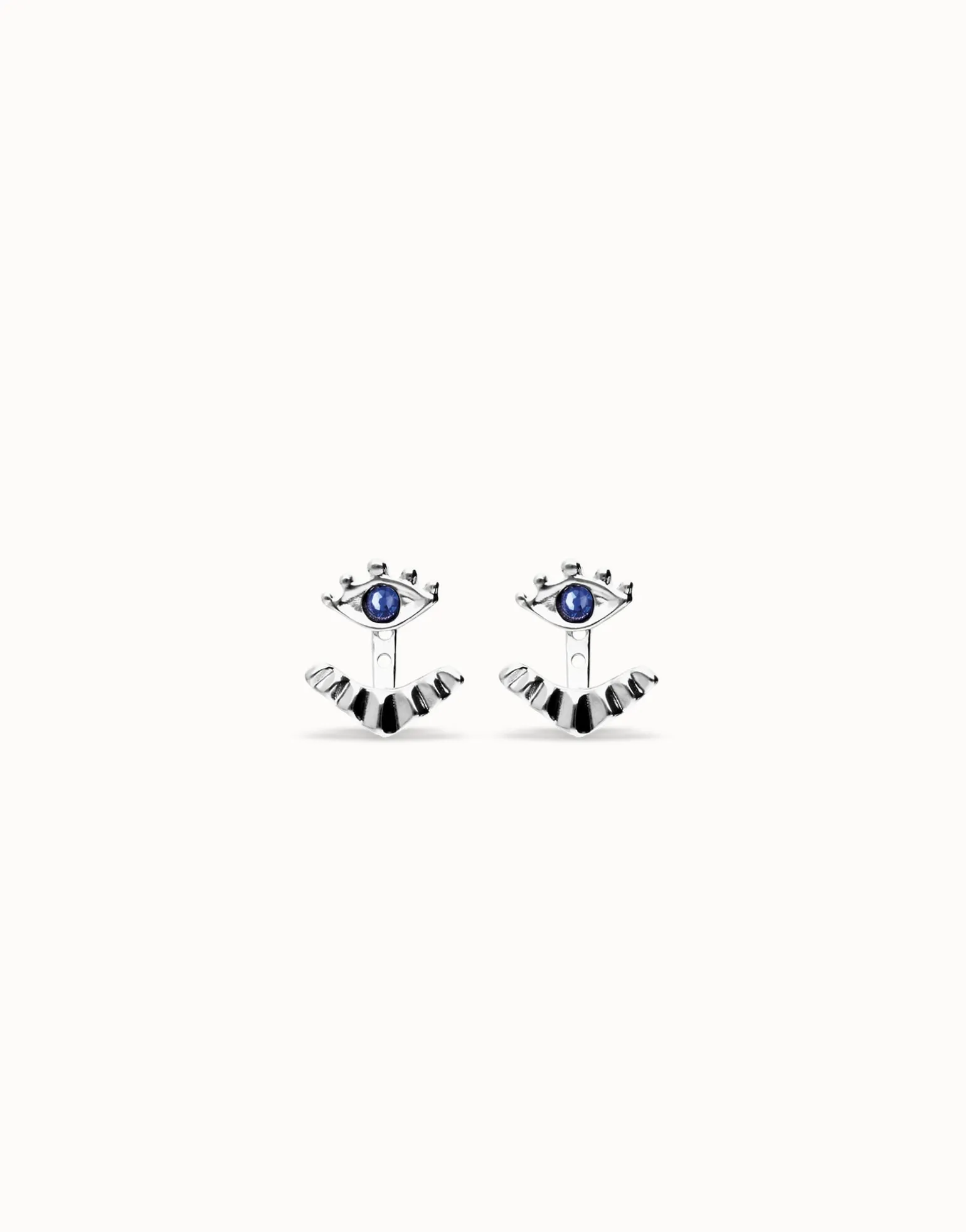 Pendientes bañados en plata en forma de ojo con pestañas y cristal facetado azul