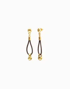 Pendientes de cuero largo con detalle de esfera bañado en oro 18k