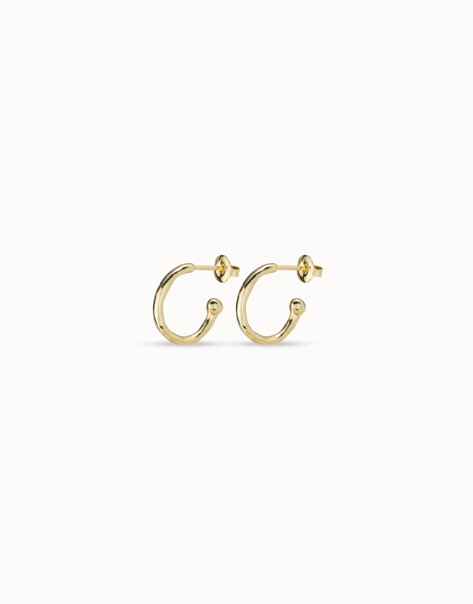 Pendientes en forma de aros bañados en oro de 18k