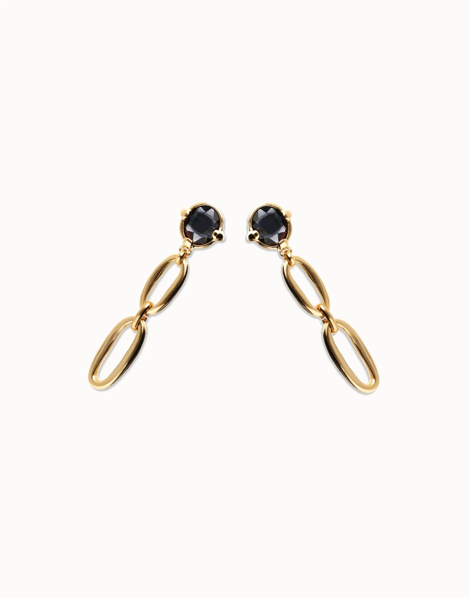 Pendientes largos bañados en oro 18k con cristal facetado negro y eslabones