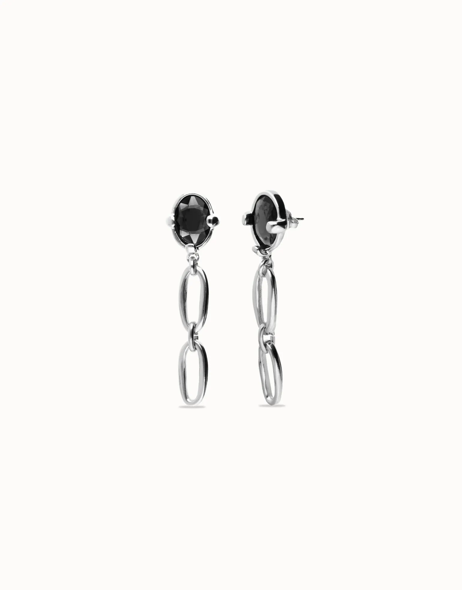 Pendientes largos bañados en plata con cristal facetado negro y eslabones