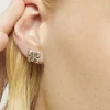 Pendientes pequeños con forma de mariposa bañados en plata de ley