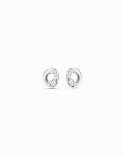 Pendientes stud bañados en plata de ley con forma de óvalo y cristal color gris claro