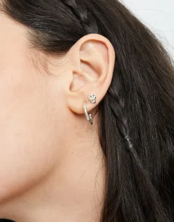 Piercing bañado en plata con forma de calavera