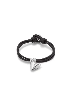 Pulsera con 4 tiras de cuero con cierre botón y charm de corazón bañado en plata de ley