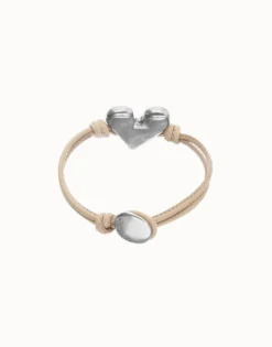 Pulsera de cuero camel con detalle de corazón bañado en plata de ley