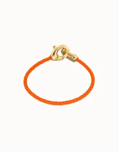 Pulsera de cuero naranja con mosquetón entrelazado en oro