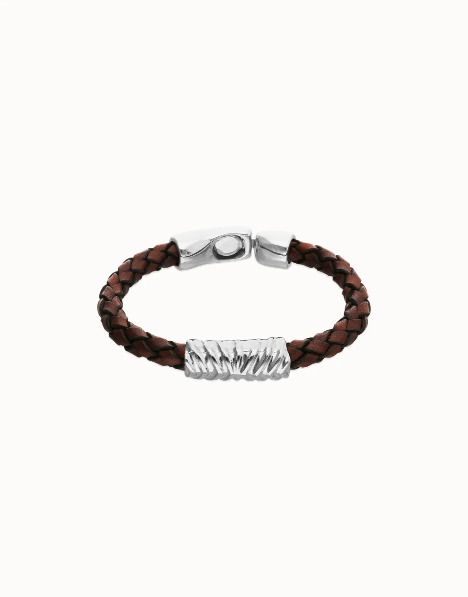 Pulsera de cuero trenzado marrón y detalle bañado en plata de ley