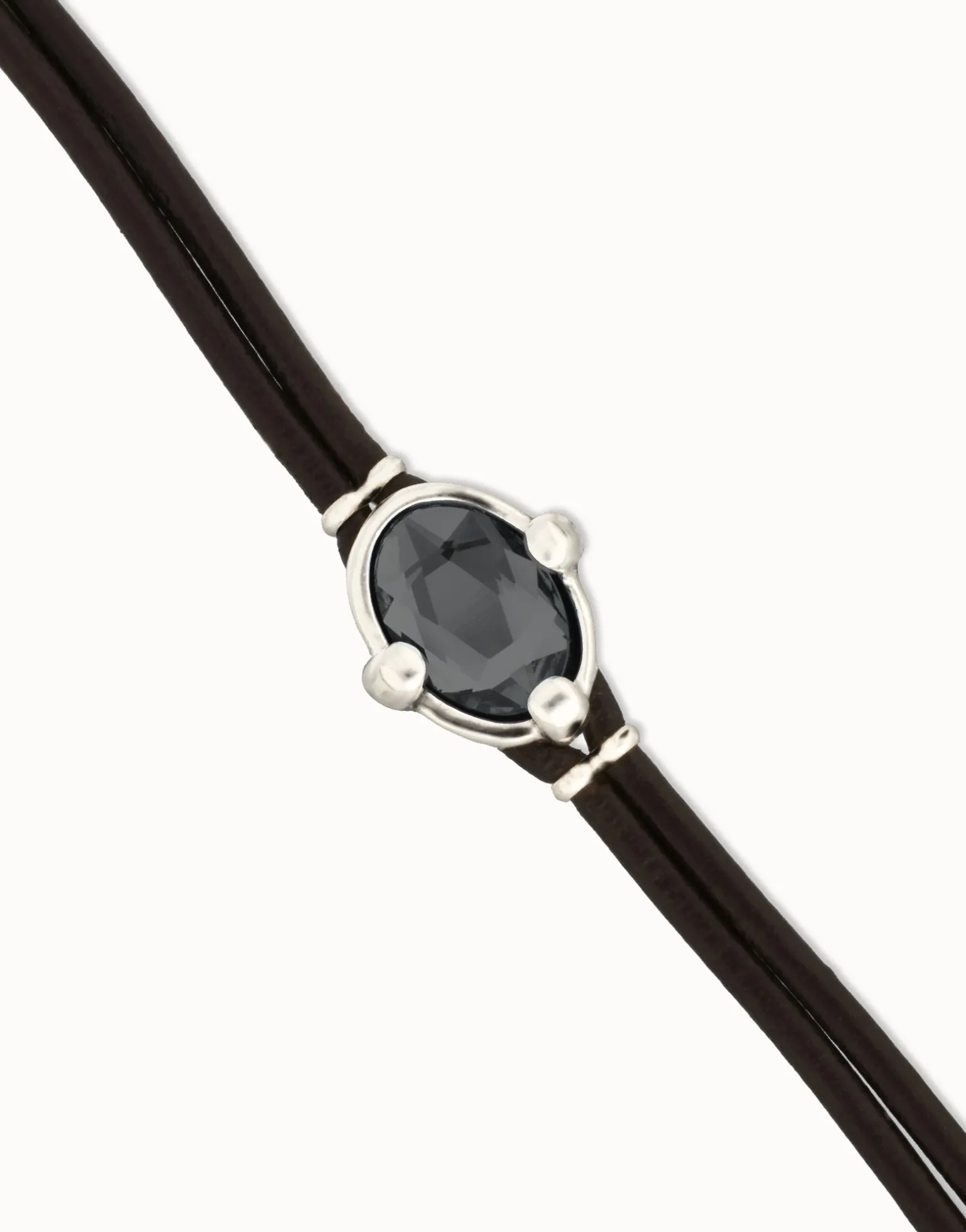 Pulsera de cuero y baño en plata con cristal facetado ovalado negro