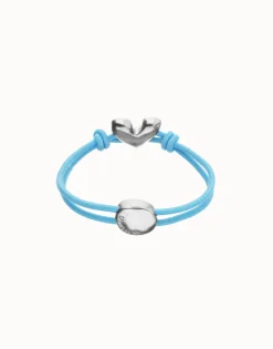 Pulsera de hilo elástico azul con corazón bañado en plata de ley