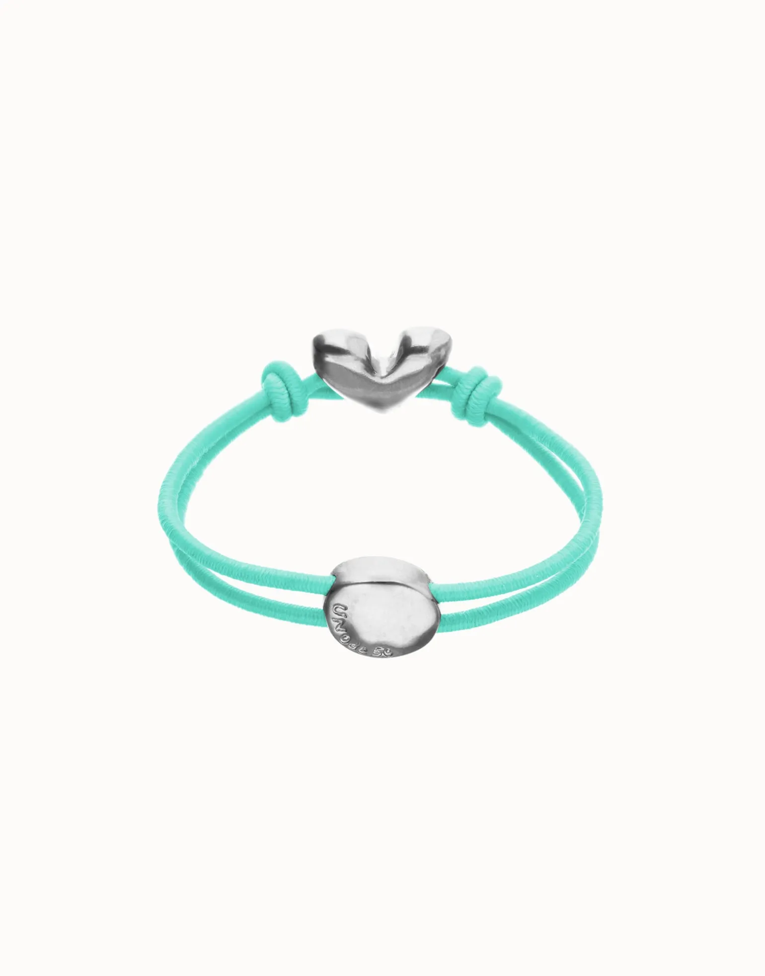Pulsera de hilo elástico turquesa con corazón bañado en plata de ley