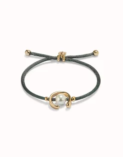 Pulsera de hilo negroso con perla shell fornitura bañada en oro 18k.