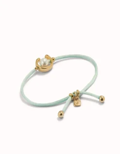 Pulsera de hilo verde azulado con perla shell fornitura bañada en oro 18k.