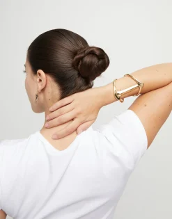 Pulsera rígida bañada en oro de 18k con estructura mantarraya