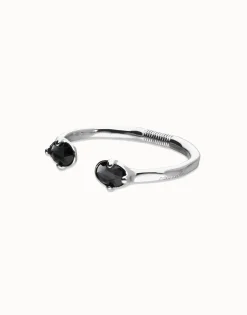 Pulsera rígida bañada en plata con dos cristales facetados ovalados negros
