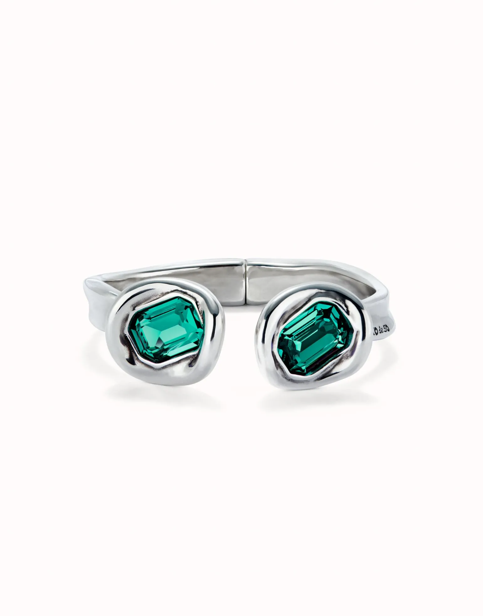 Pulsera rígida bañada en plata de ley y dos cristales verdes