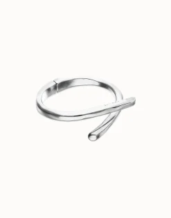 Pulsera rígida bañada en plata de ley con formas orgánicas entrelazadas