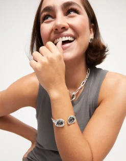 Pulsera rígida bañada en plata de ley y dos cristales grises
